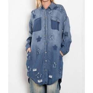 NEW BLUE VELVET relaxed fit button down star patch shirt in denim